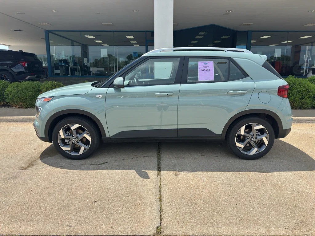 Used 2025 Mirage Green Hyundai SEL image 4
