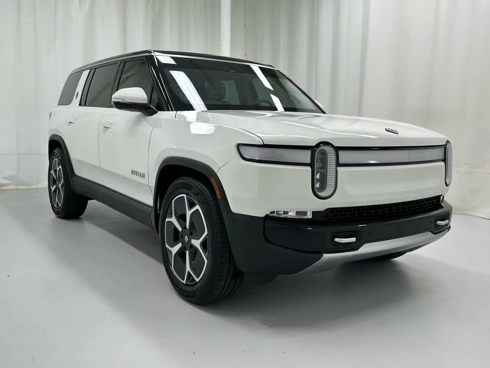 2023 Rivian R1S