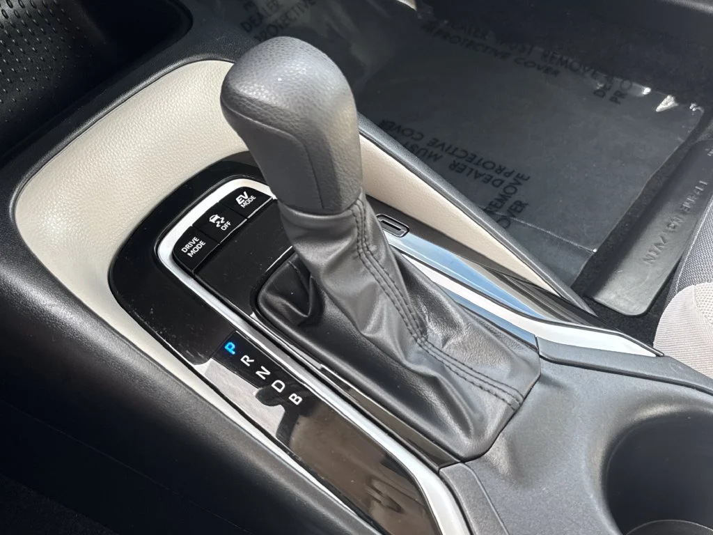Used 2025  Toyota LE image 26