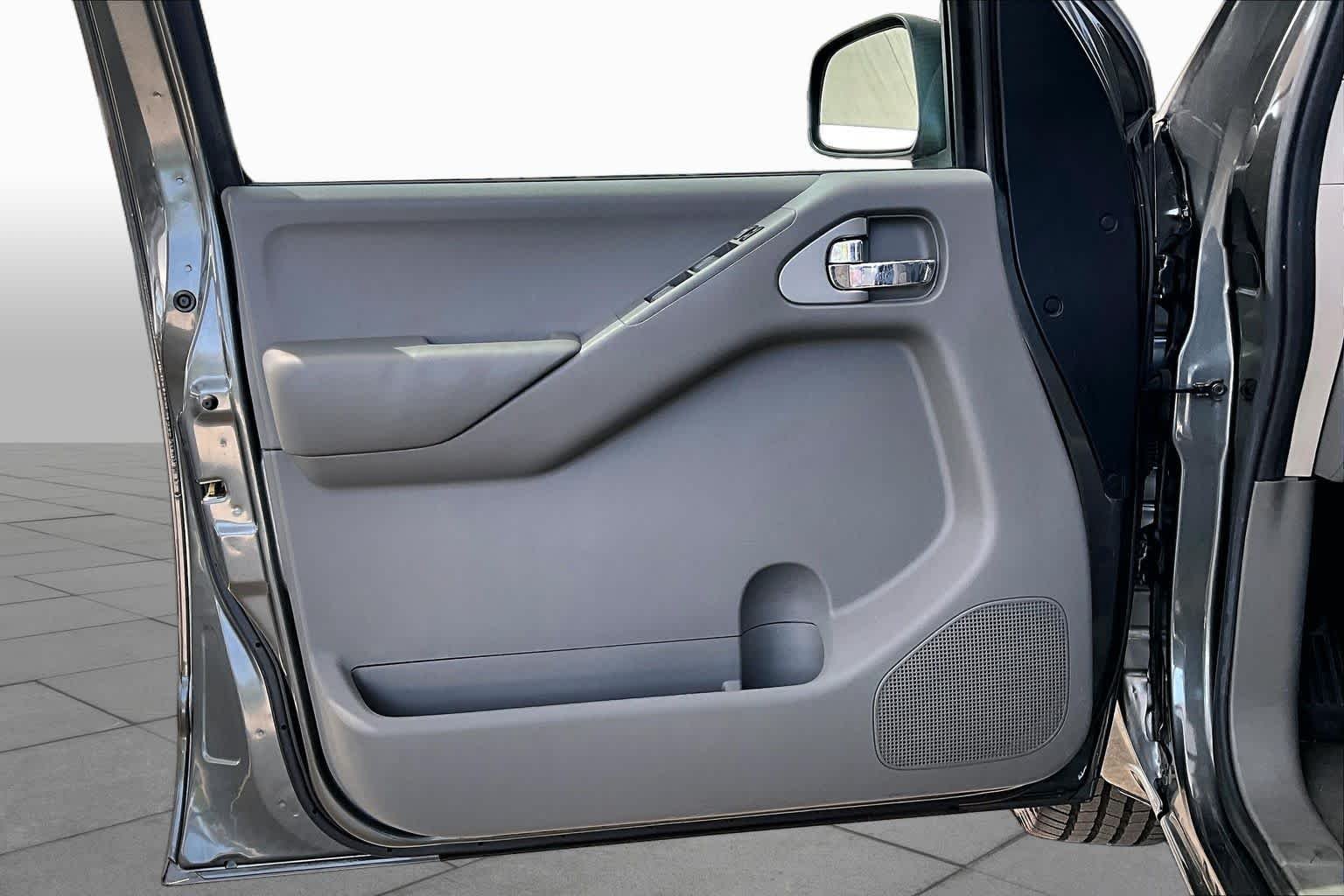 Used 2007 Storm Gray Nissan SE image 20