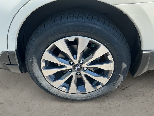 Used 2018 White Subaru 2.5i image 14