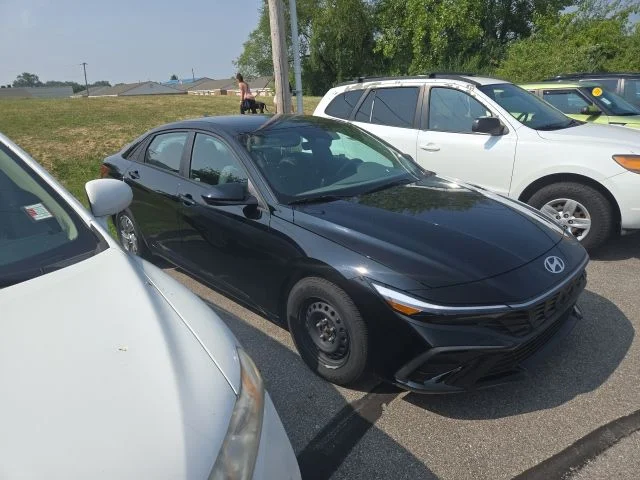 Used 2024 Black Hyundai SE image 1