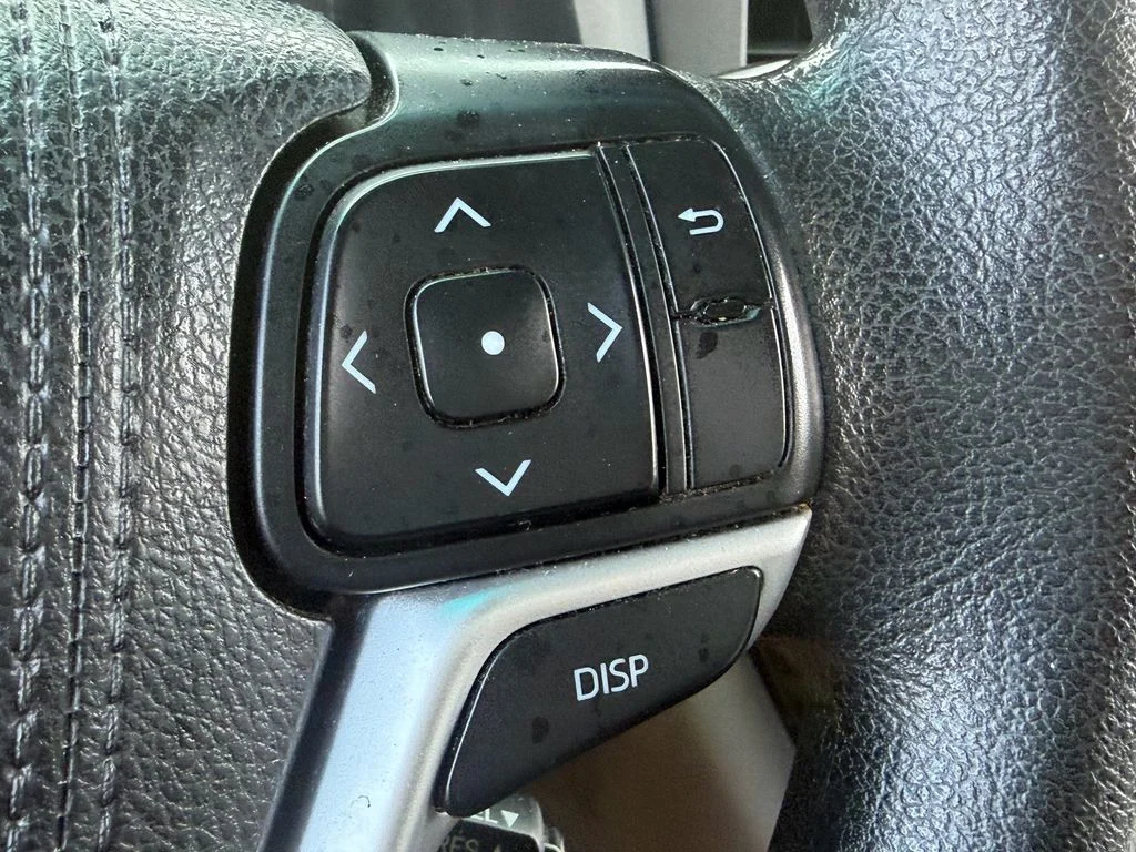 Used 2015 White Toyota LE image 23