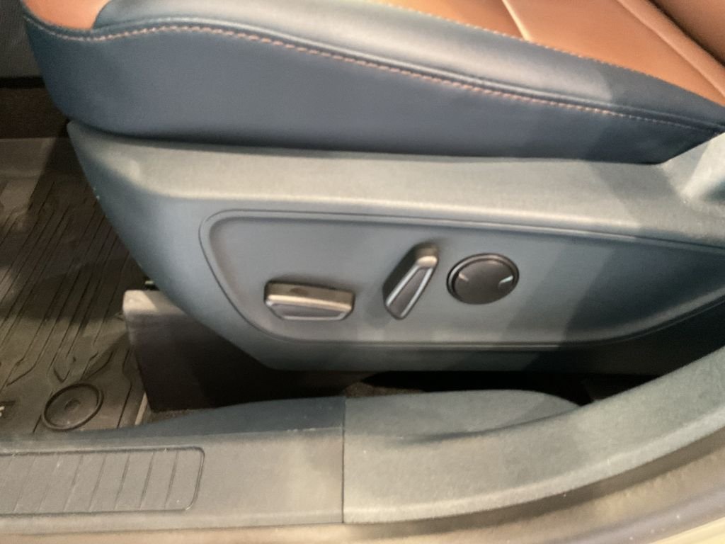Used 2024 Beige Ford Lariat image 16