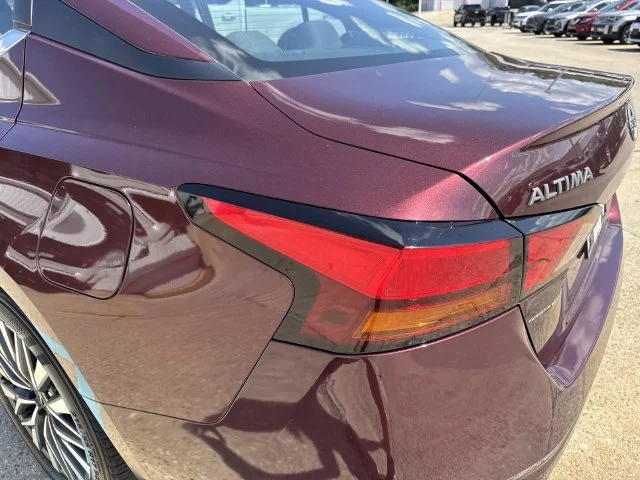 Used 2025 Red Nissan 2.5 SV image 15