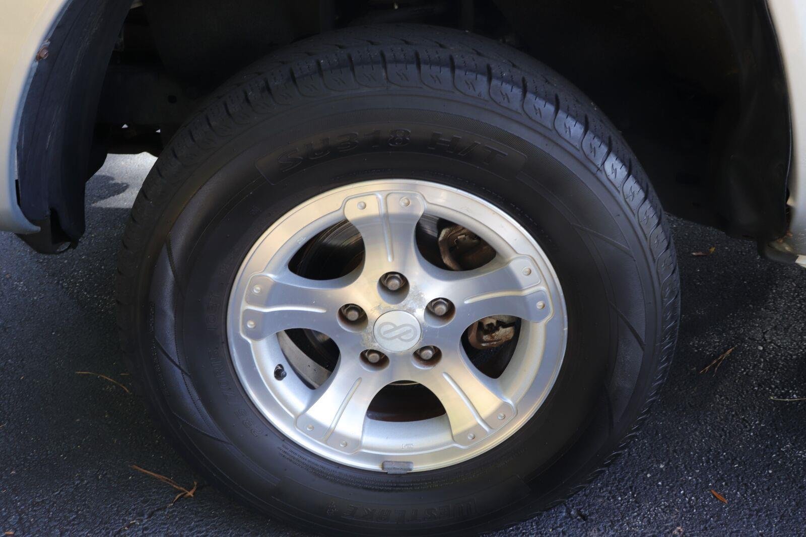 Used 2008 Silver Streak Mica Toyota Base image 31
