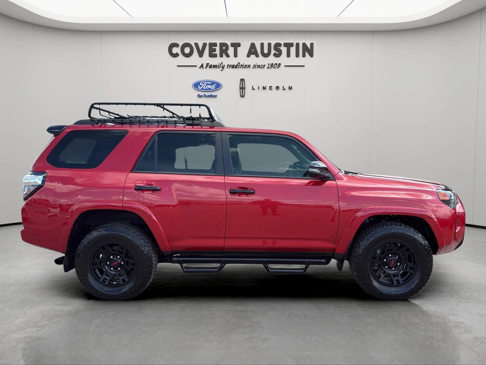 Used 2021 Red Toyota Venture image 6