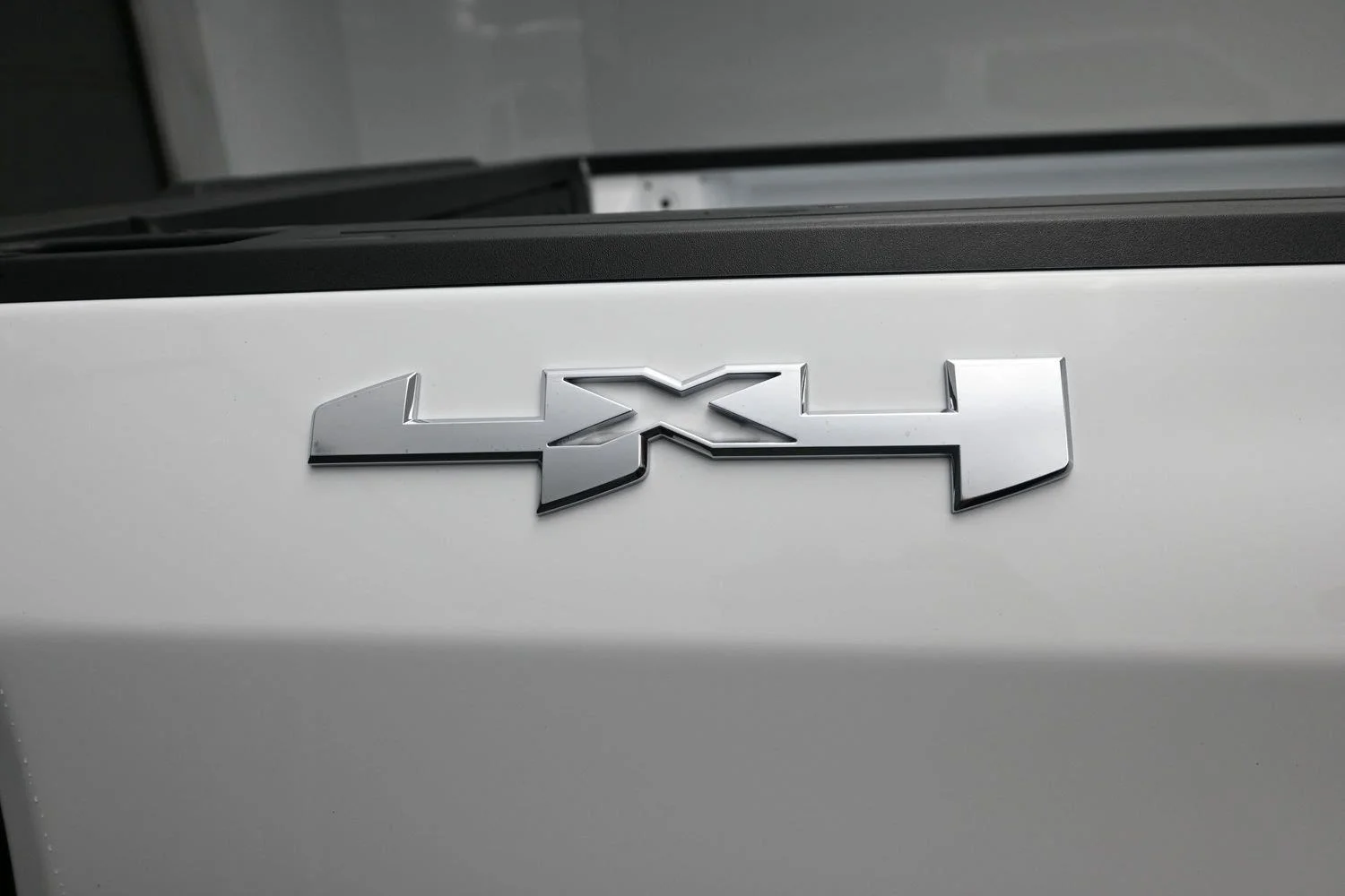 2026 GMC Sierra 1500 SLT - Photo 18