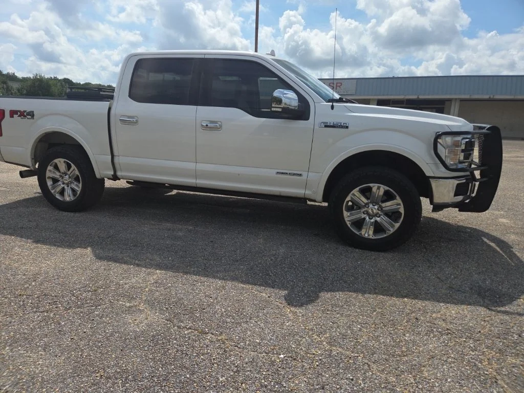 Used 2018 White Ford Lariat image 17