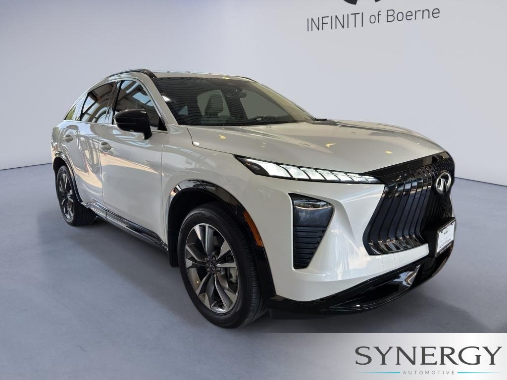 New 2027 RADIANT WHITE INFINITI Luxe AWD image 4