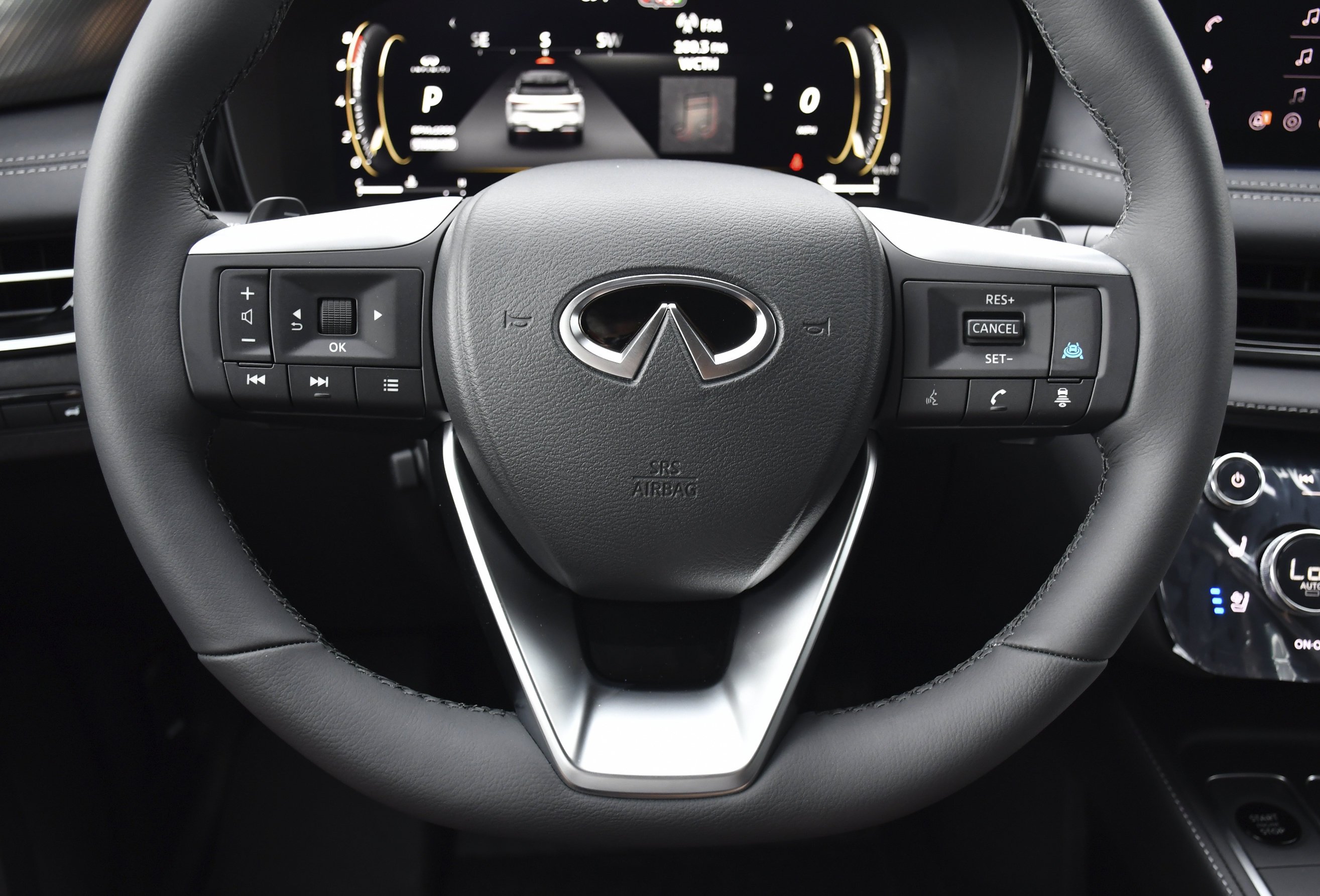 New 2027 HARBOR GRAY INFINITI Luxe FWD image 7