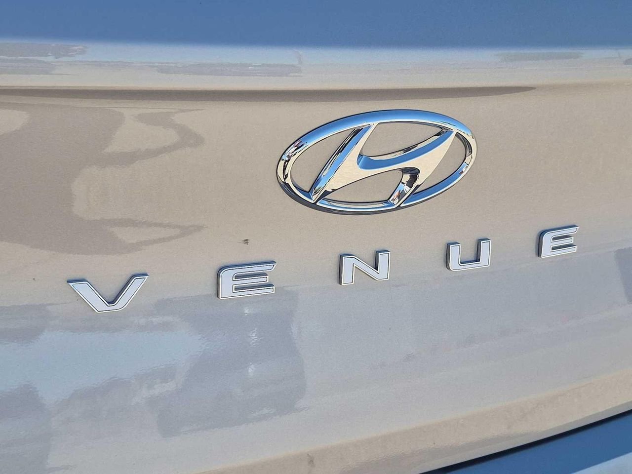 New 2026 Shimmering Silver Hyundai SEL image 12
