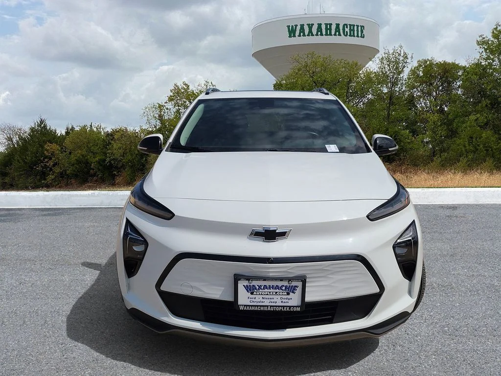 Used 2023 White Chevrolet Premier image 2