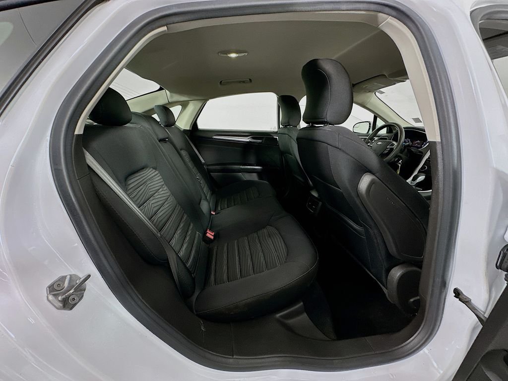 Used 2016 Oxford White Ford SE image 26