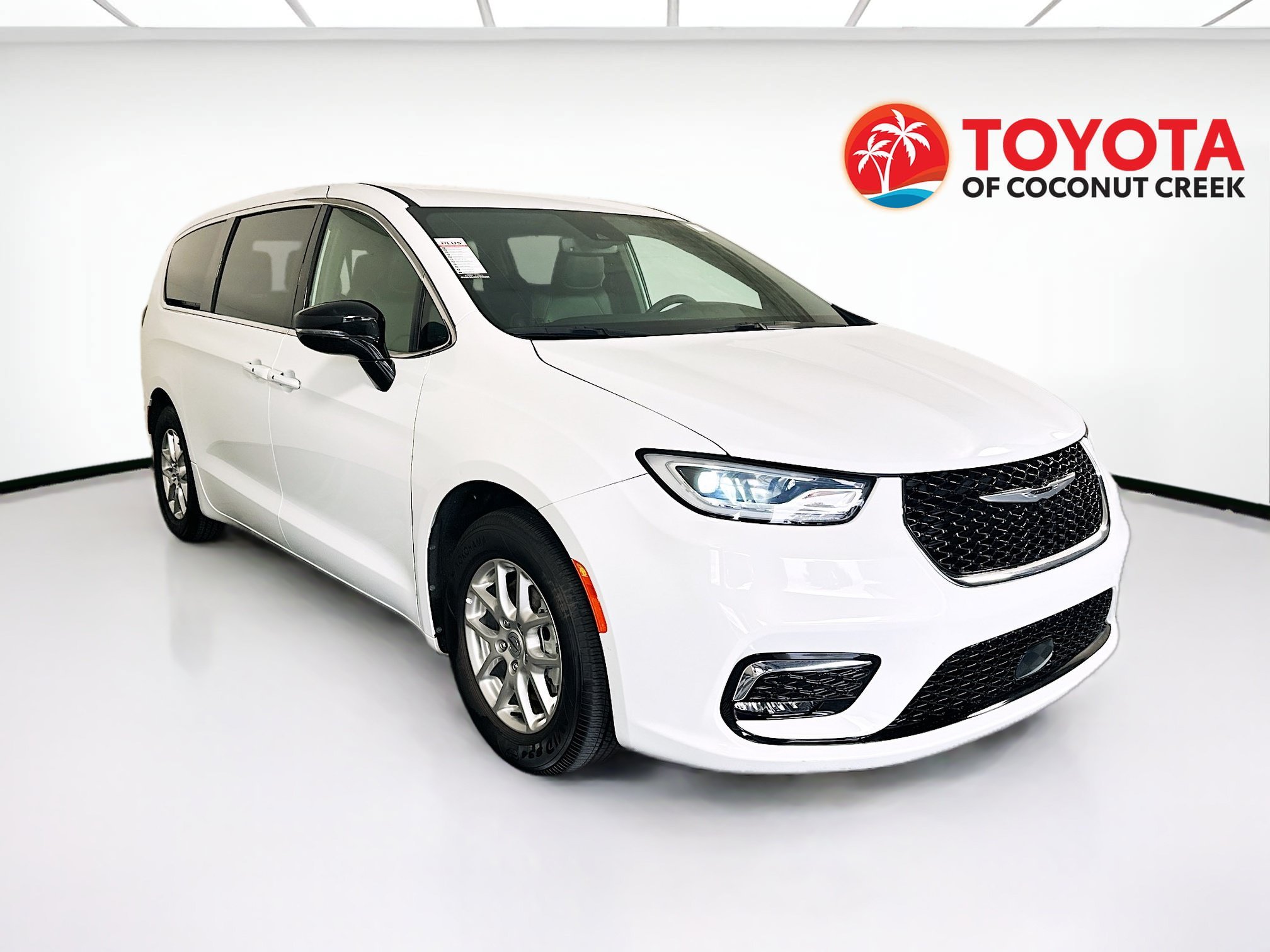 2025 Chrysler Pacifica Select's photo