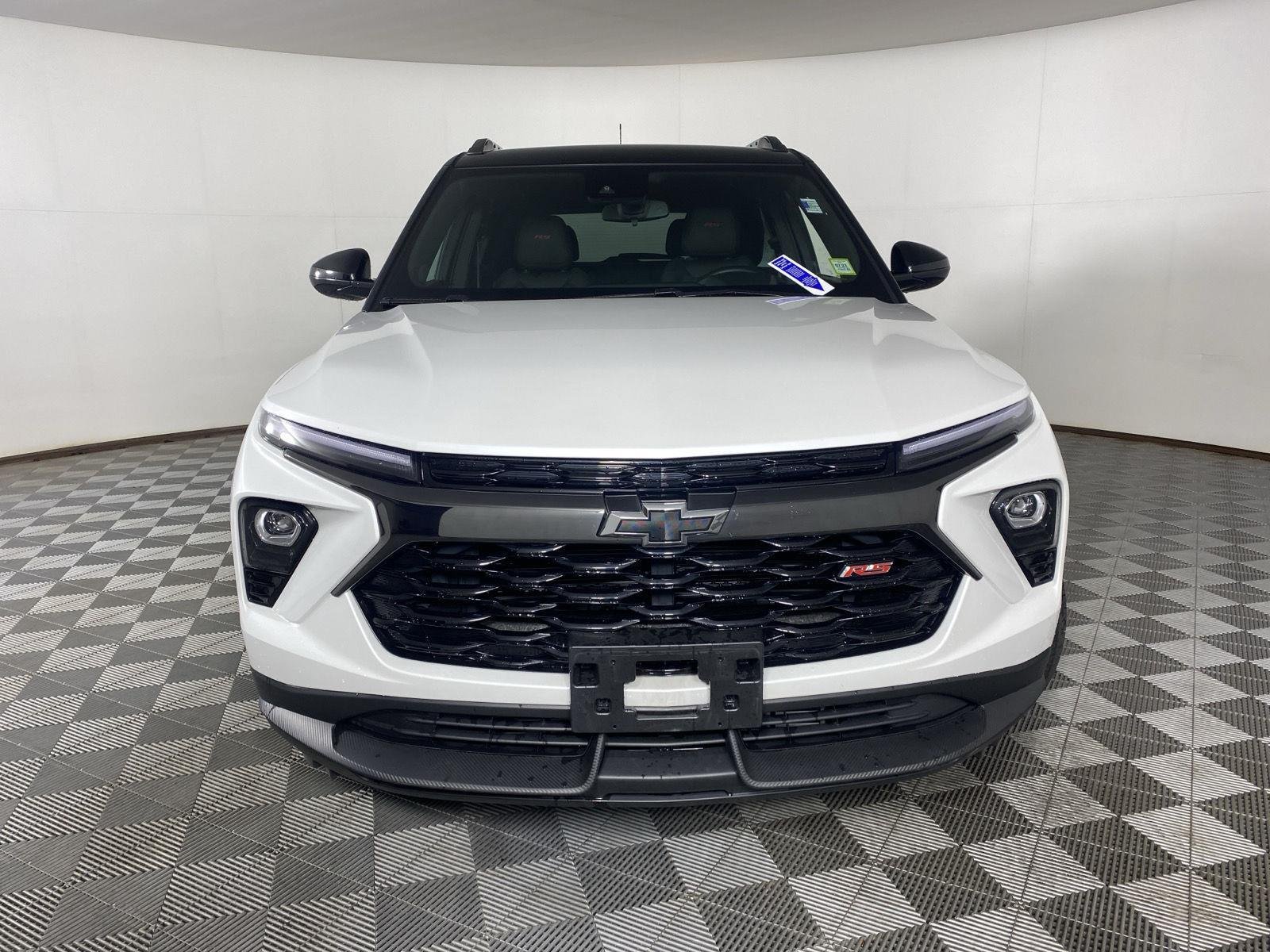 Used 2025 Iridescent Pearl Tricoat Chevrolet RS image 2