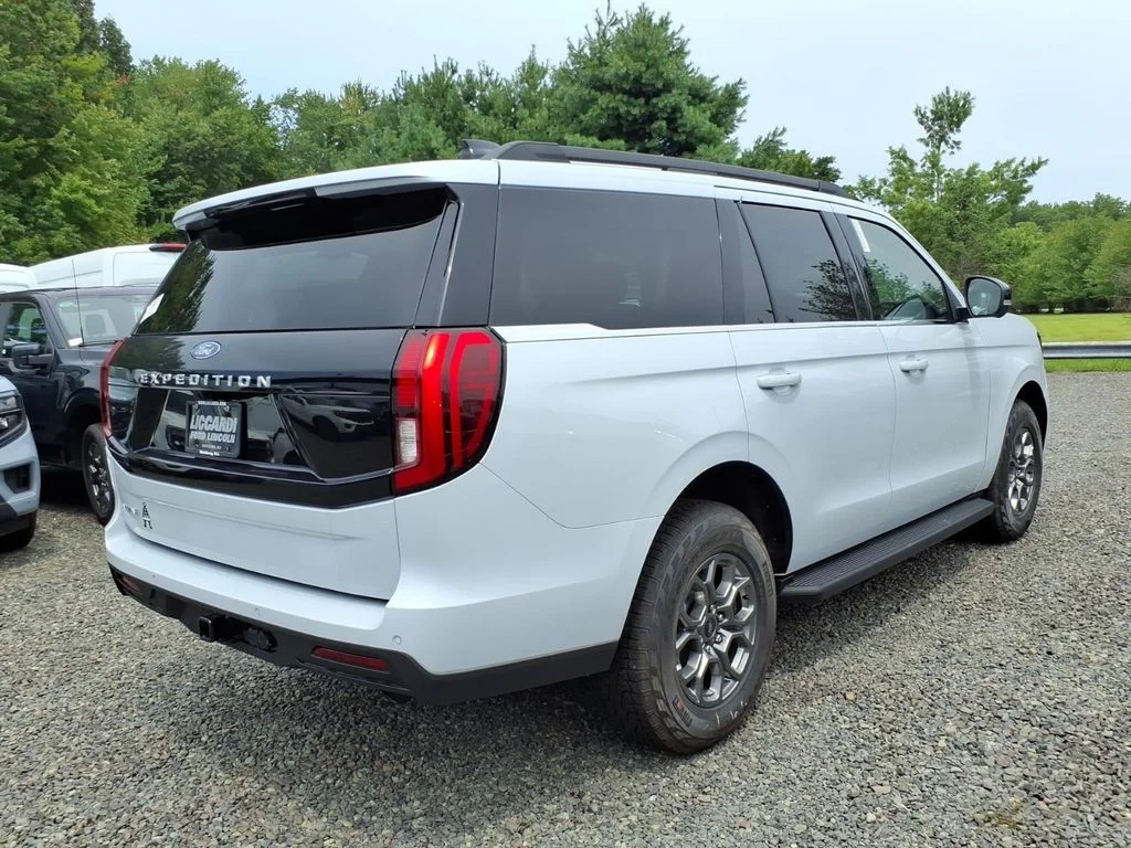 New 2026 Space Silver Metallic Ford Active image 6
