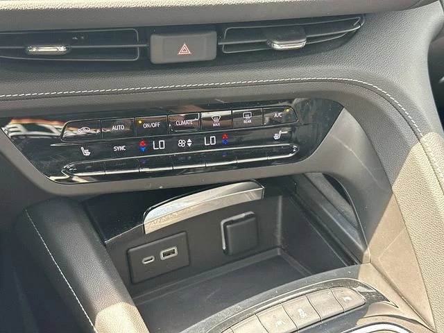 Used 2021 Blue Buick Essence image 30