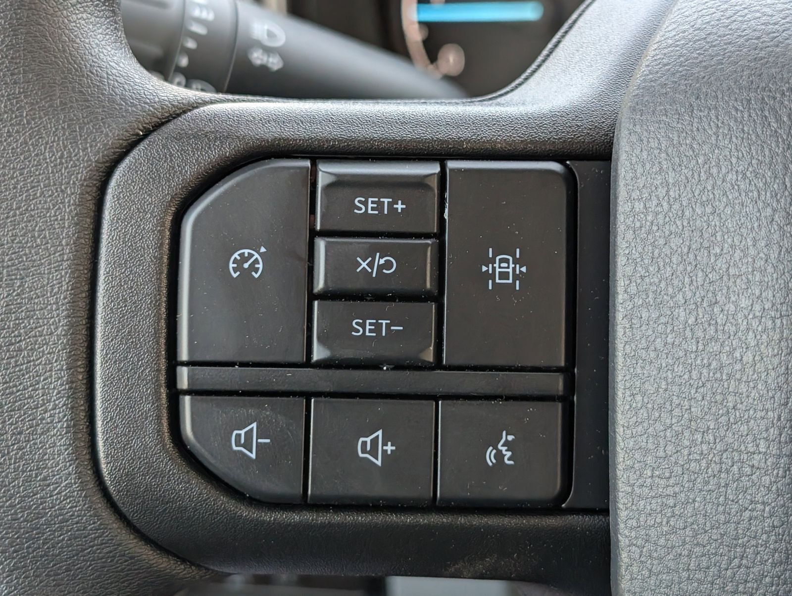 2025 Ford F-350 Super Duty Chassis Cab XL - Photo 23