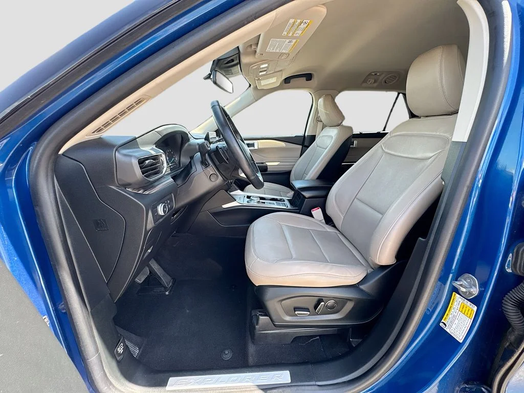 Used 2020 Blue Ford Limited image 24