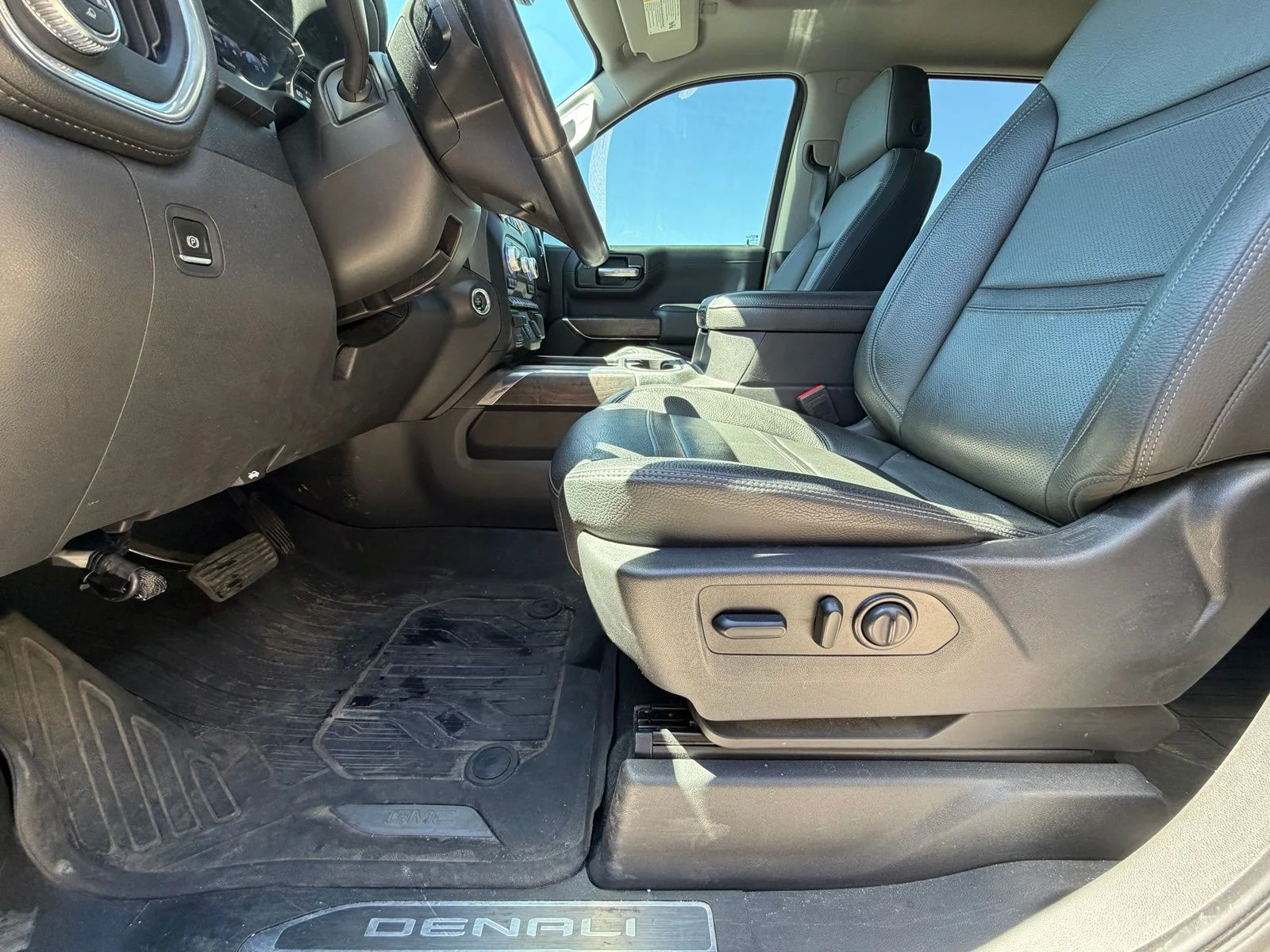 Used 2021 Black GMC Denali image 7
