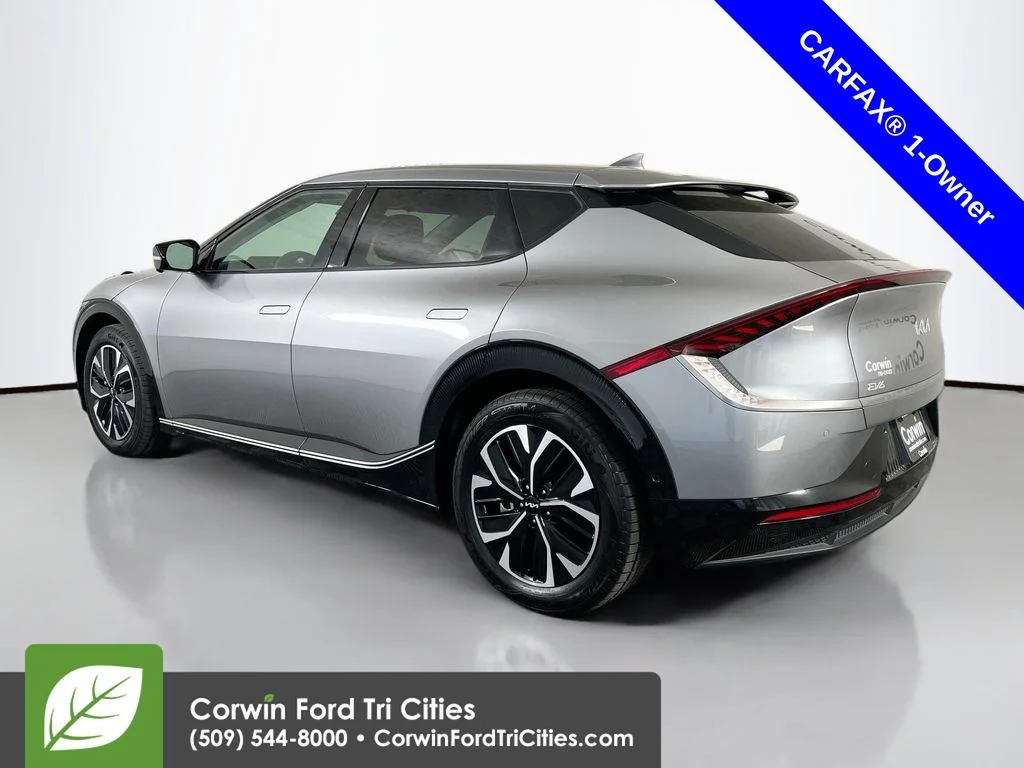 Used 2024 Gray Kia Wind image 11