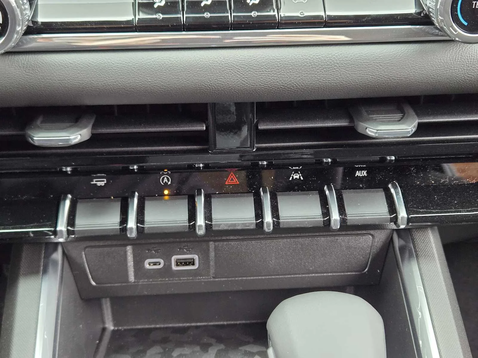 2026 GMC Canyon Elevation - Photo 13