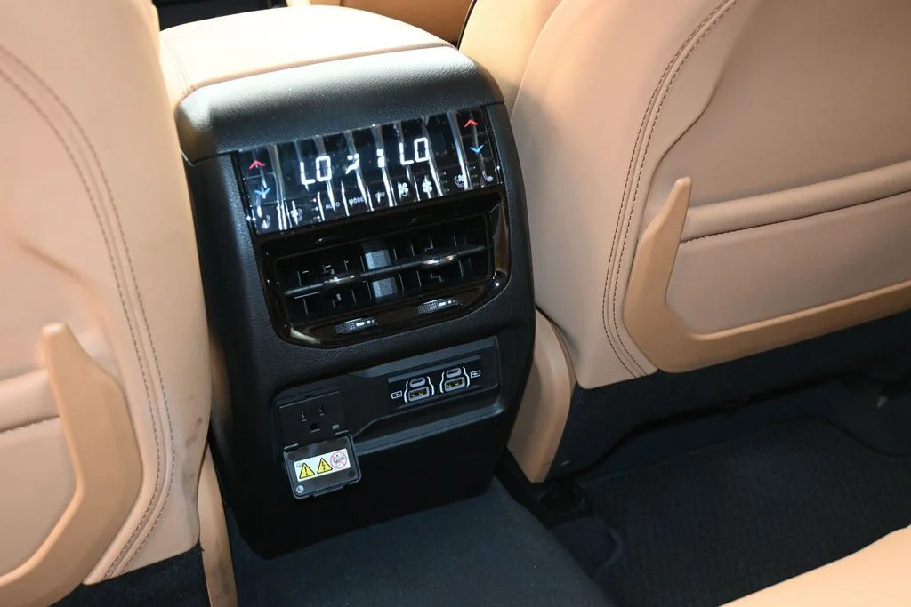 Used 2023 White Jeep Summit Reserve 4xe image 18