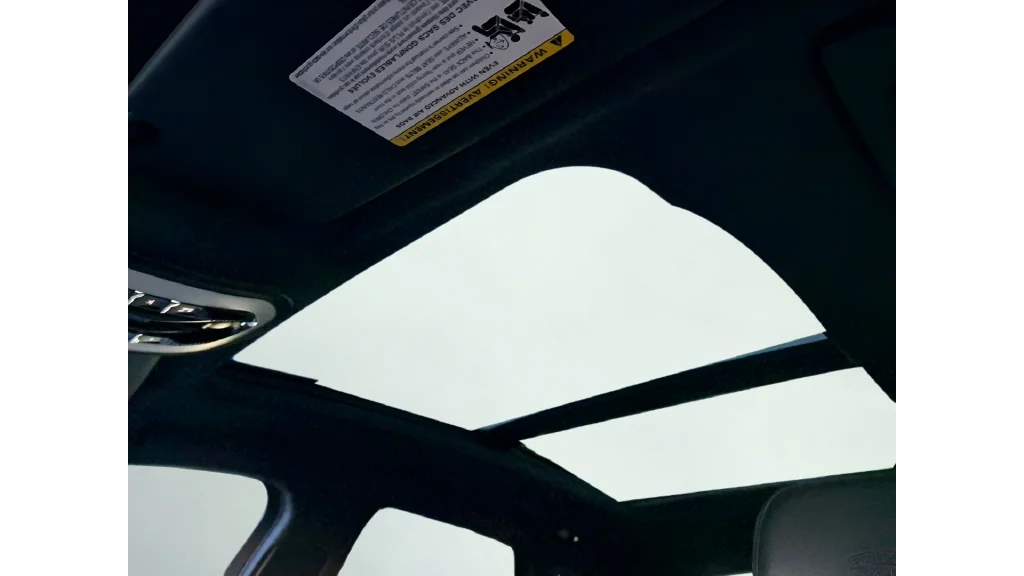 Used 2018  Porsche Base image 34