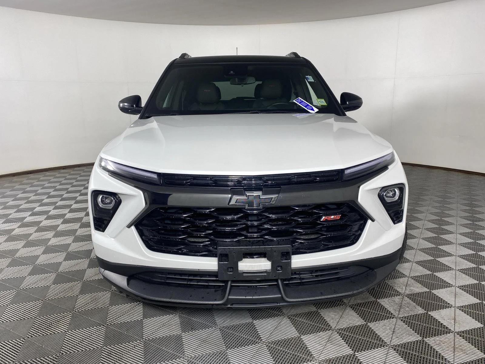 Used 2025 Iridescent Pearl Tricoat Chevrolet RS image 2