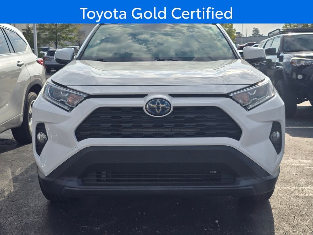 Used 2020 White Toyota XLE image 2