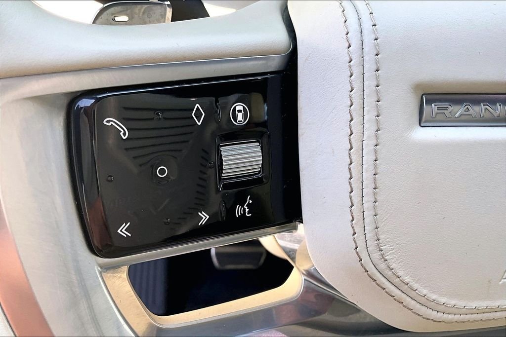 Used 2025 White Land Rover SE image 20