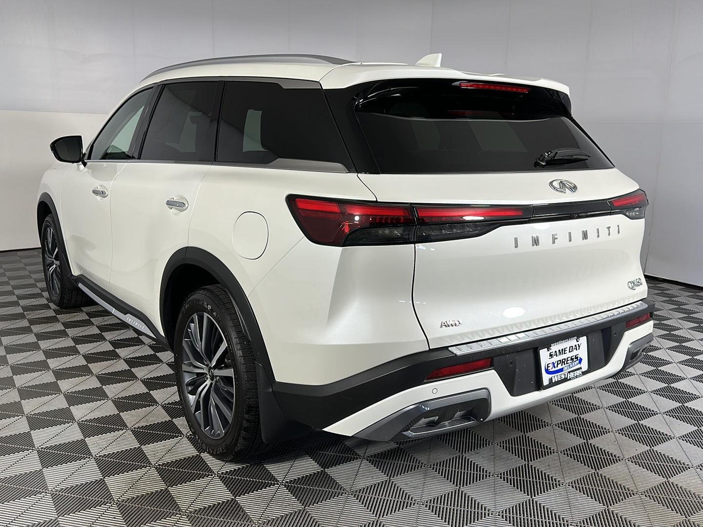 Certified Used 2023 Majestic White INFINITI SENSORY image 5