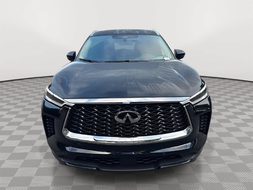 Used 2025 Black INFINITI LUXE image 3