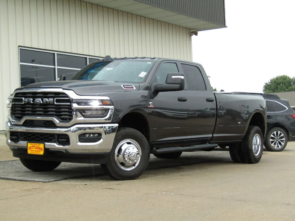 New 2026 Granite Crystal Metallic Clear-Coat Exterior Paint RAM Tradesman image 12