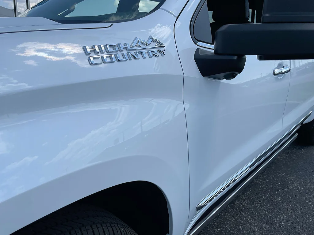 Used 2026 Polar White Tricoat Chevrolet High Country image 33