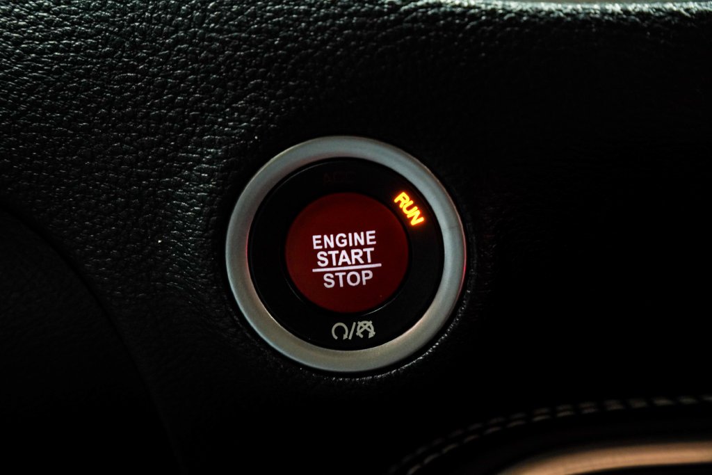 Used 2018 White Dodge SRT image 27