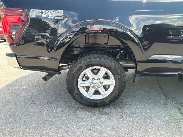 New 2026 Agate Black Metallic Ford XLT image 17