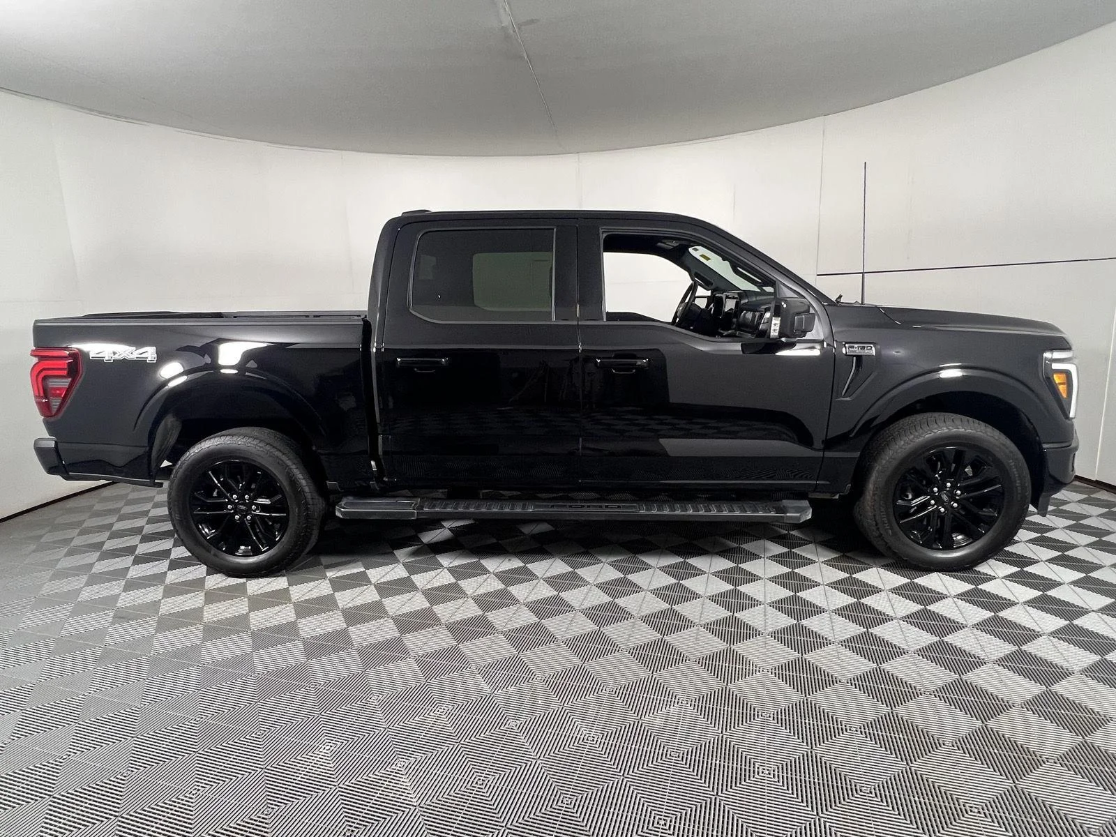 Certified Used 2025 Agate Black Ford LARIAT image 11