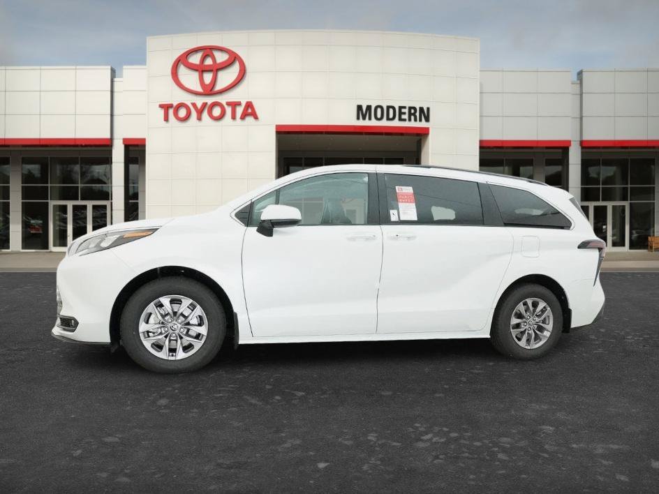 New 2026 Wind Chill Pearl Toyota XLE image 4