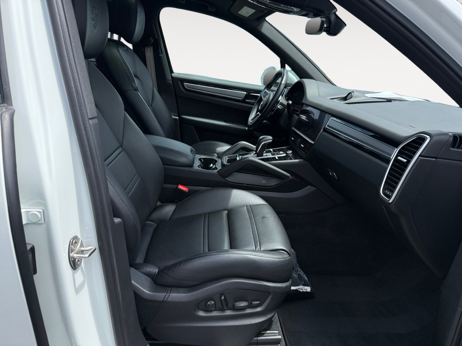 Used 2022 White Porsche Base image 19