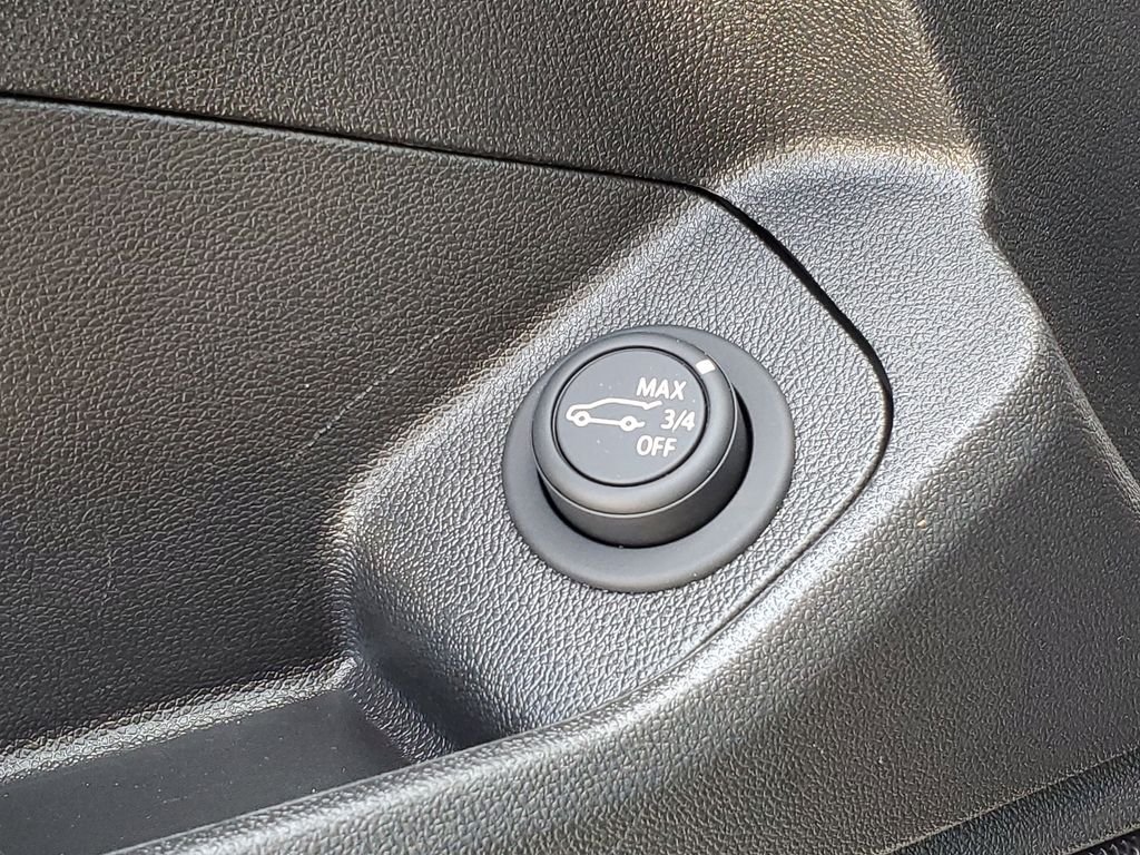 Used 2021 White GMC SLE image 18