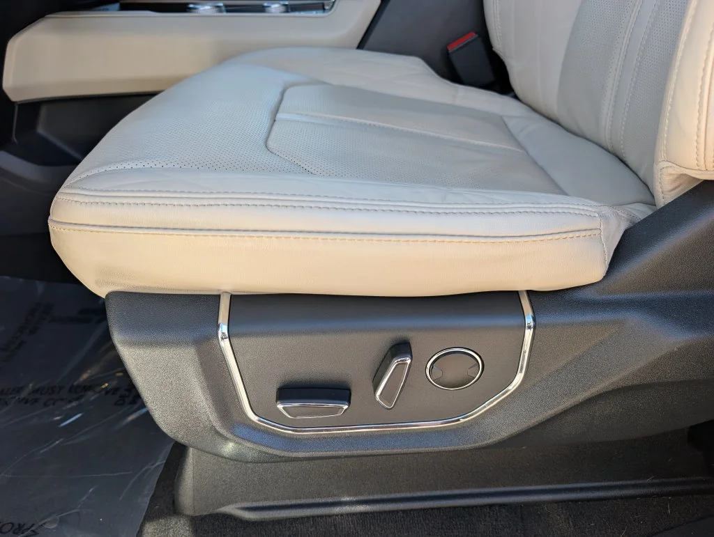Used 2024 White Metallic Ford Platinum image 15