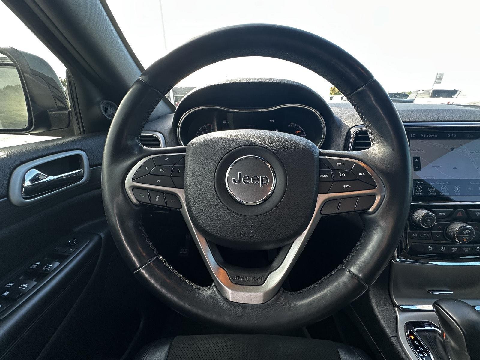 Certified Used 2021 Diamond Black Crystal Pearlcoat Jeep Laredo X image 8