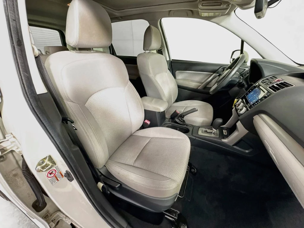 Used 2017 White Subaru 2.5i Premium image 34