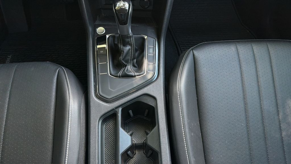 Certified Used 2022 Gray Volkswagen 2.0T SE image 19