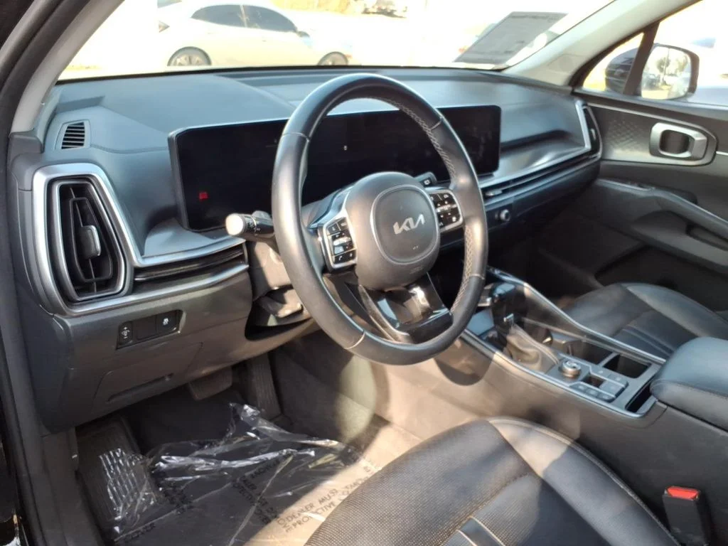 Used 2024 Black Kia S image 22