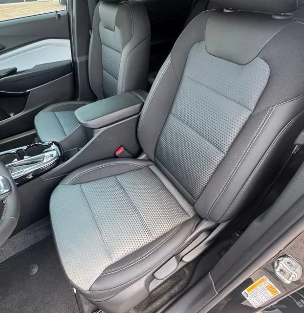 New 2026 Mosaic Black Metallic Chevrolet LT image 7