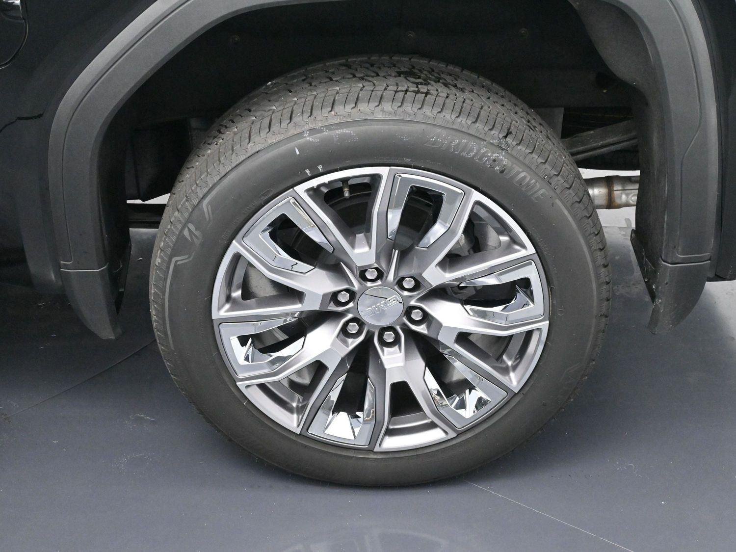 Used 2025 Onyx Black GMC Denali image 31
