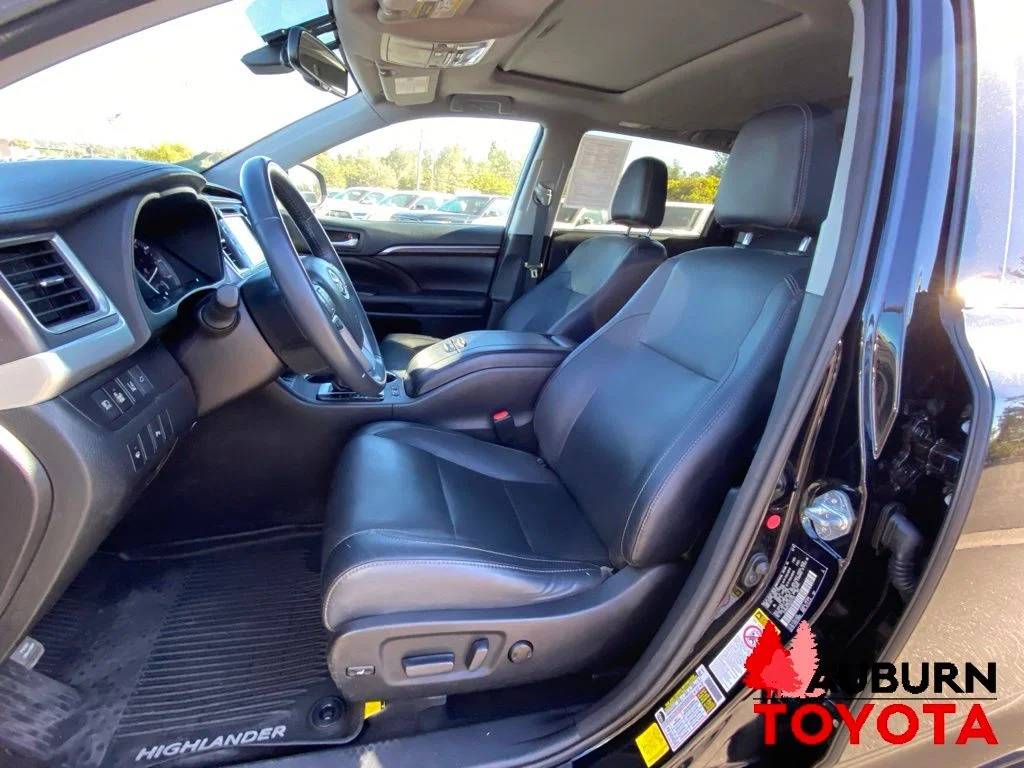 Used 2016 Midnight Black Metallic Toyota Limited image 37